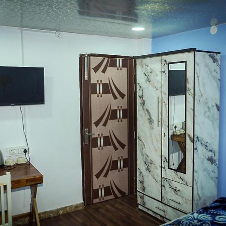 Flips With Mykonos Guest House นิวเดลี ภายนอก รูปภาพ