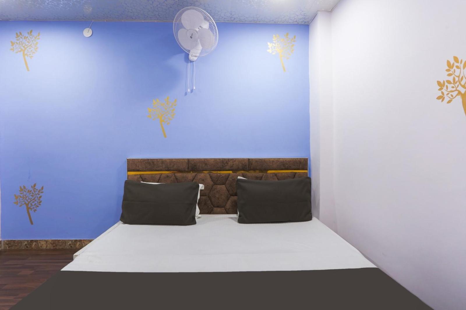 Flips With Mykonos Guest House นิวเดลี ภายนอก รูปภาพ