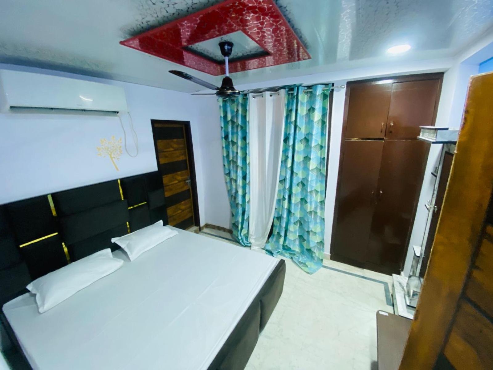 Flips With Mykonos Guest House นิวเดลี ภายนอก รูปภาพ